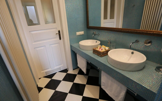 Blueberry Apartments