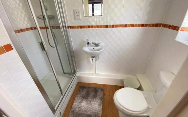 Lovely 2-Bedrooms Apartment Step to The Beach