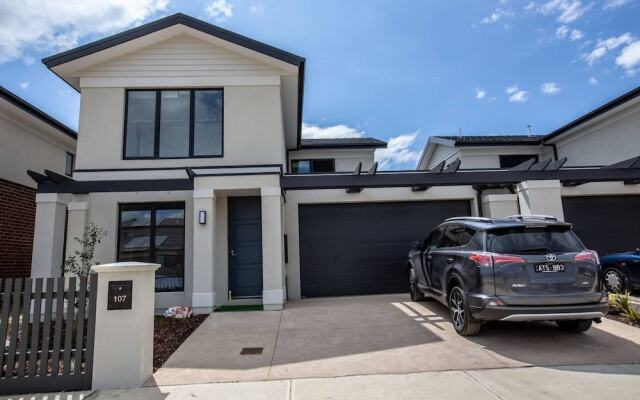 Captivating Large 4br@narre Warren