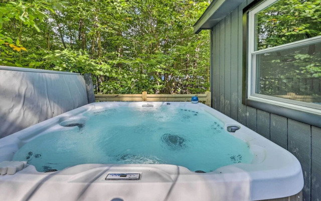 Modern Poconos Chalet w/ Private Hot Tub, Fire Pit