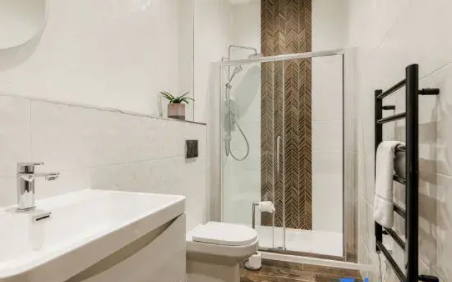 Classy, Coastal 1-Bed Apt w/ Free Gym & Wi-Fi