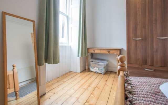 2 Bedroom Flat Near City Centre