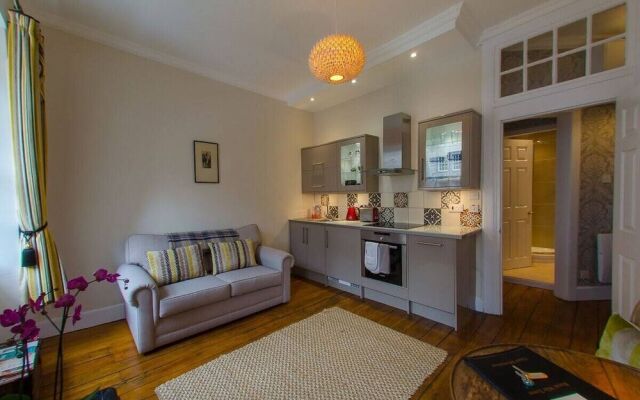JOIVY Royal Mile Tower Apartment