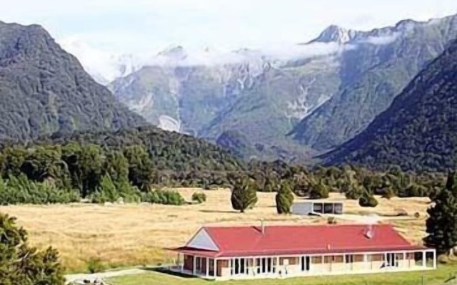 Misty Peaks Guesthouse