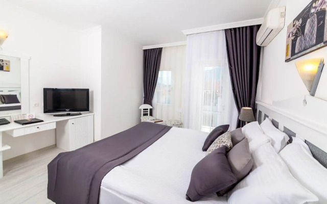 Aryes Deluxe Hotel