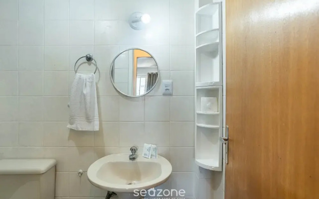 Central Apt Steps From the Beach in BC Cev2304