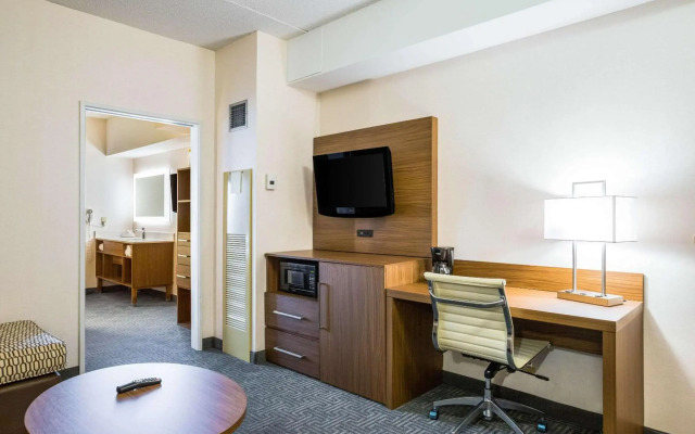 Quality Suites Lansing