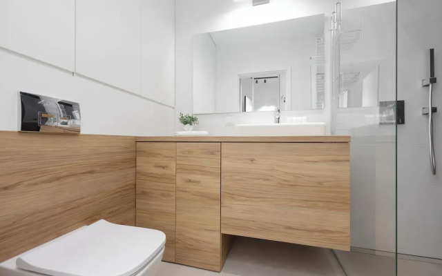 Green Apartment with Parking by Renters