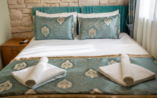 Sayina Hotel