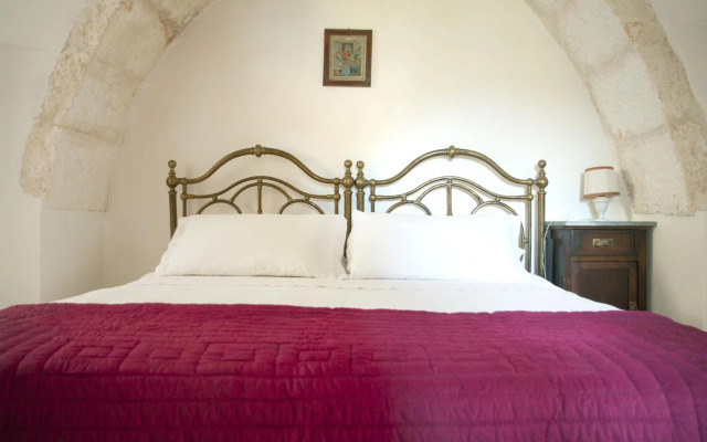 Trulli sul vignale in Masseria Santalachicca