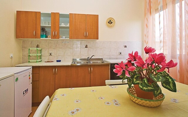 Stunning Home in Liznjan With Wifi and 2 Bedrooms