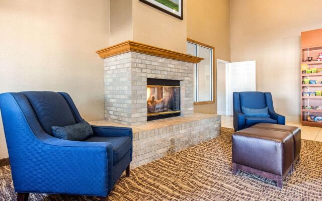 Comfort Suites Normal University area