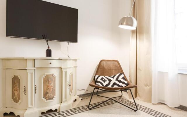 Modern Comfort, Poetic Charm