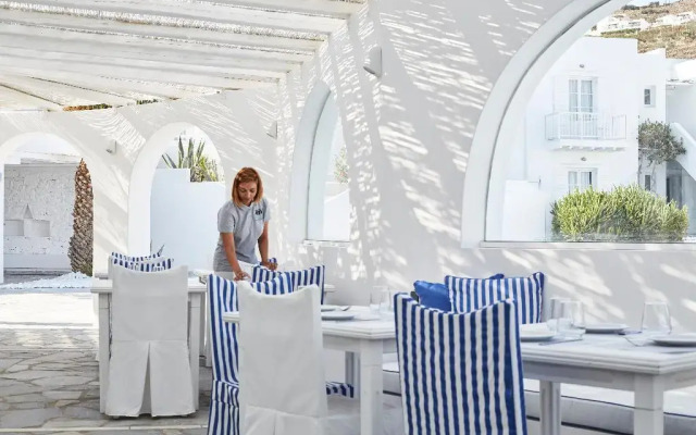 Mr & Mrs White Tinos