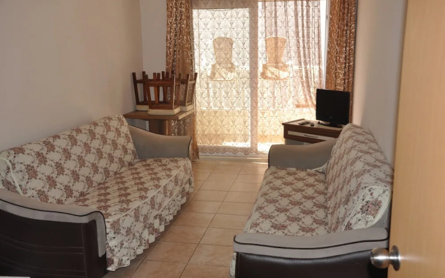 Basil's Apart Hotel