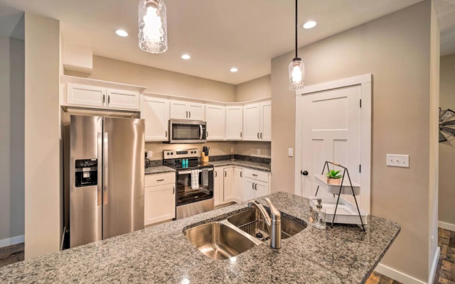 Asheville Area Hideaway w/ Hot Tub + Deck!