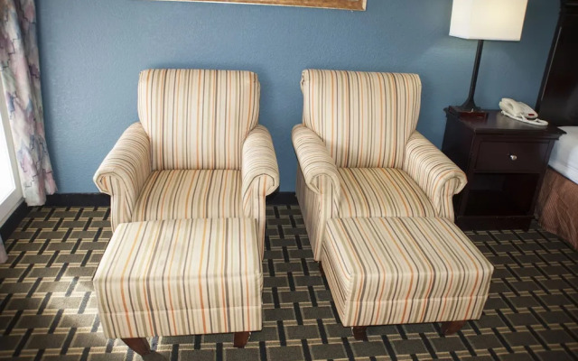 Victorian Inn & Suites