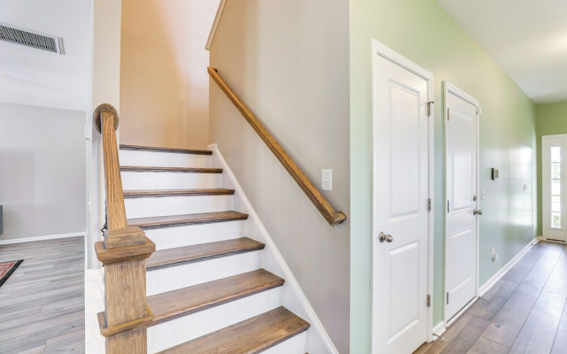 Pet-friendly Ladson Home: 23 Mi to Charleston!