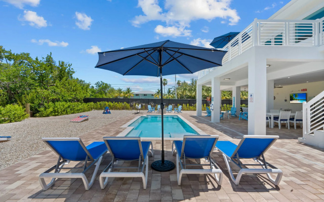 Paradise Point Pool Dock Lounges BBQ