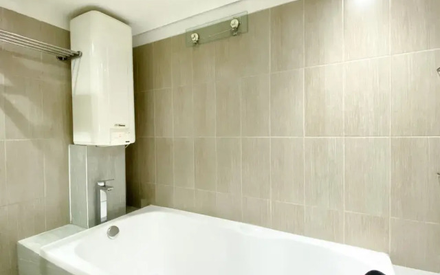 Best Deal And Homey 1Br Apartment Grand Sentraland Karawang