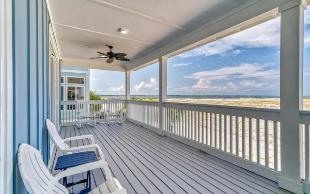 Salty Dog 5 Bedroom Home by RedAwning