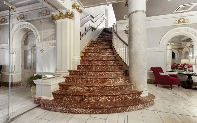 Divine Lorraine Apartment Hotel