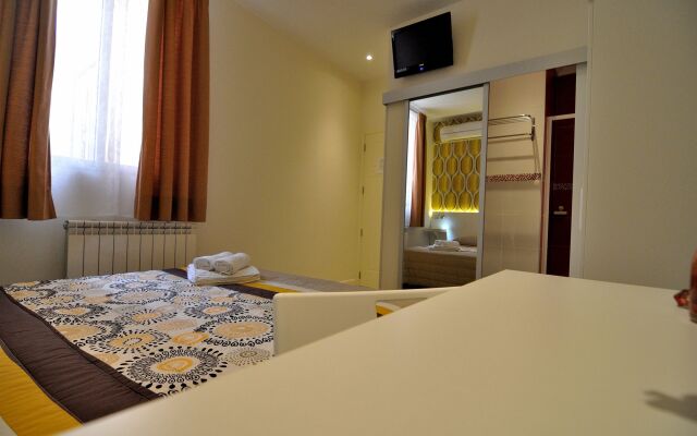 Hostal Far Home Plaza Mayor