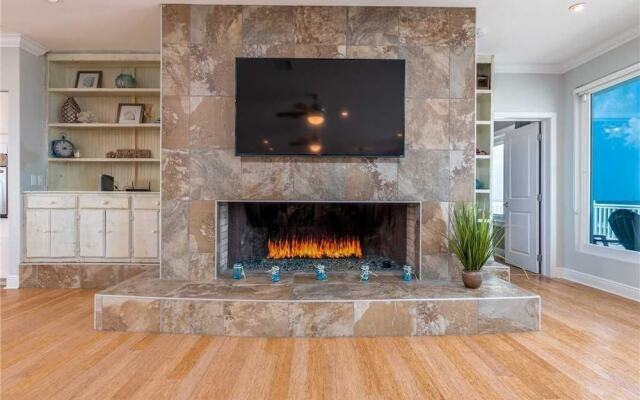 Beachfront Sapphire - Six Bedroom Home