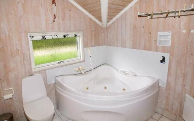 Three-Bedroom Holiday home in Tarm 5