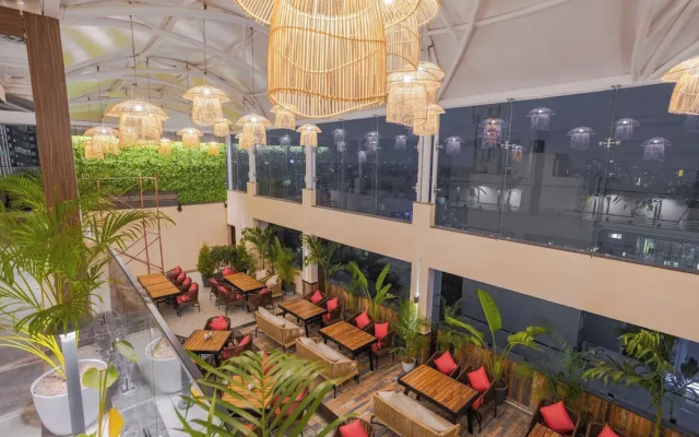 Hotel Golden Aura