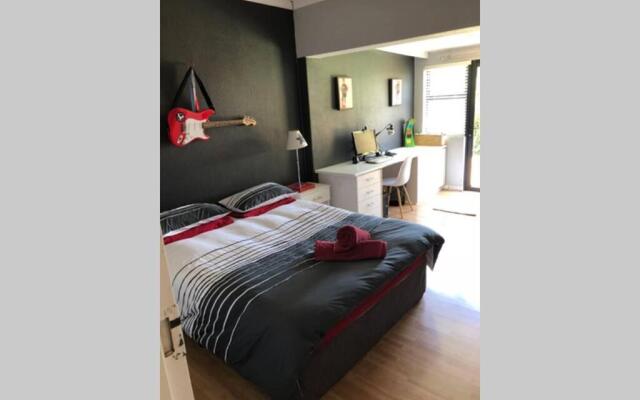 Sunny Open living family home in the Winelands