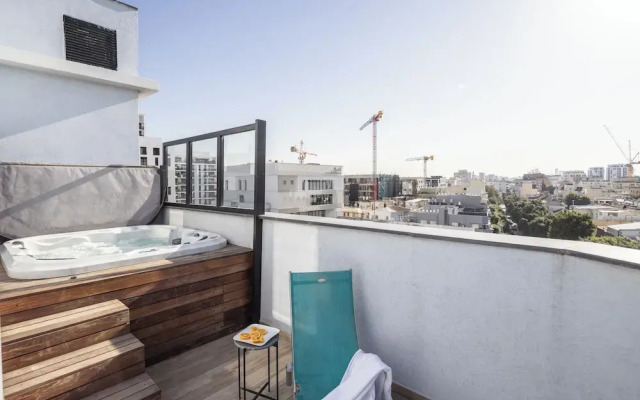 Rooftop Jacuzzi Penthouse by Sea N' Rent