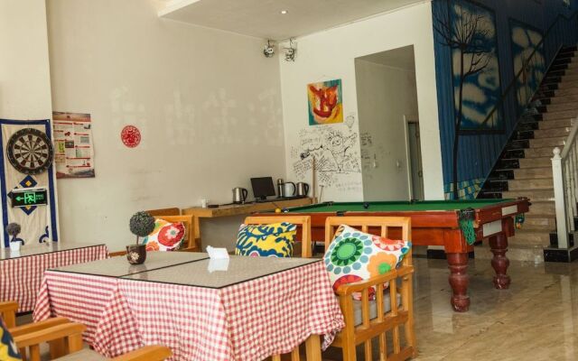 ShangriLa Free Life Youth Hostel