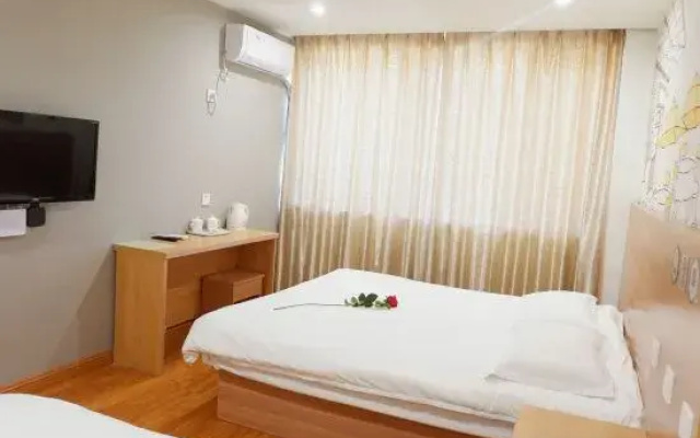 Zhouhai Hotel (Shijiazhuang Normal University Cangfeng Road)