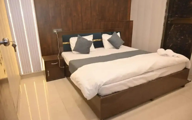 Goroomgo Narayan Niwas Homestay Ayodhya