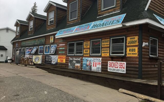 Pines Motel