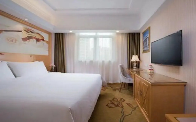 Vienna Hotel Shanghai International Tourist Resort Xiuyan Road Metro Station Bra