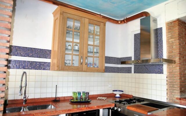 Meridiana Holiday House With Shared Swimming Pool