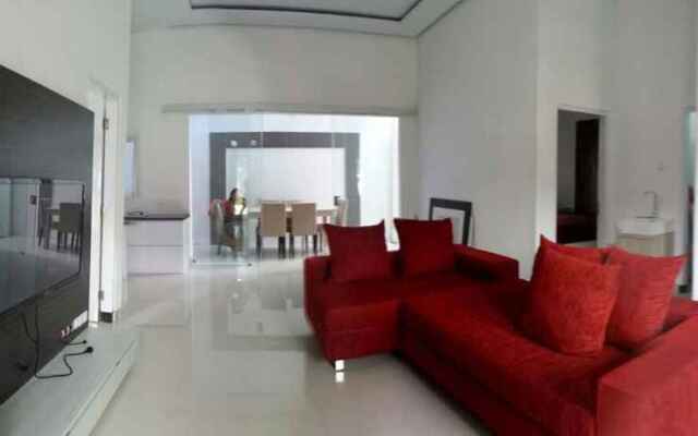 Villa Lavender White