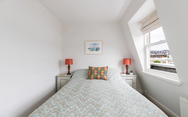 JOIVY Pimlico Flat with Terrace for 3