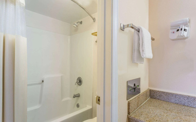 Days Inn by Wyndham Ashland