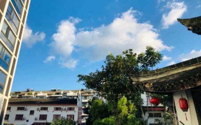 E-house hotel (ningbo zhenhai middle school store)