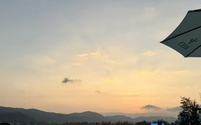 Half Ocean Half Mountain Hotel(Haitang Bay Wuzhizhou Island Store)