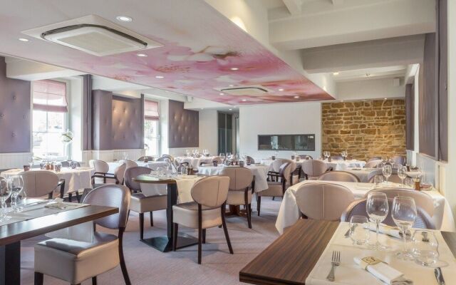 Logis Hôtel Les Platanes