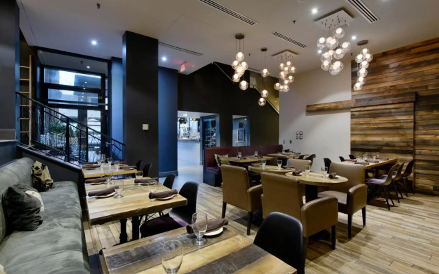 DoubleTree by Hilton Ottawa Downtown