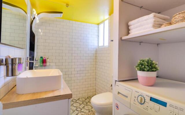 Spacious Central Flat☆3min to Metro☆AC|Netflix|PC