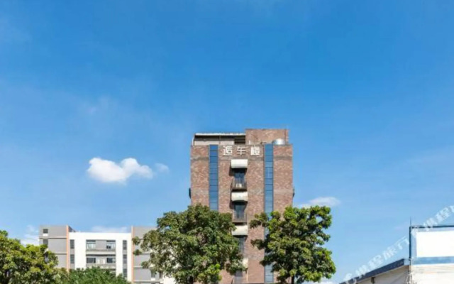 Passenger car building apartment