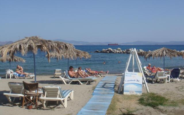 Theodorou Beach Hotel Apartments