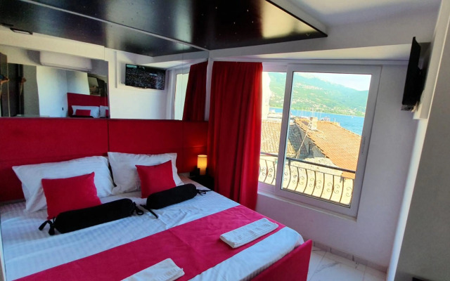 Small Luxury En suites ELEONOR