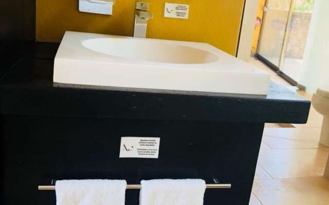 Casa Ave del Risco (Villa con río y cascada al interior)